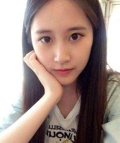 广西女大学生网红吃瓜,揭秘校园生活幕后趣闻  第1张